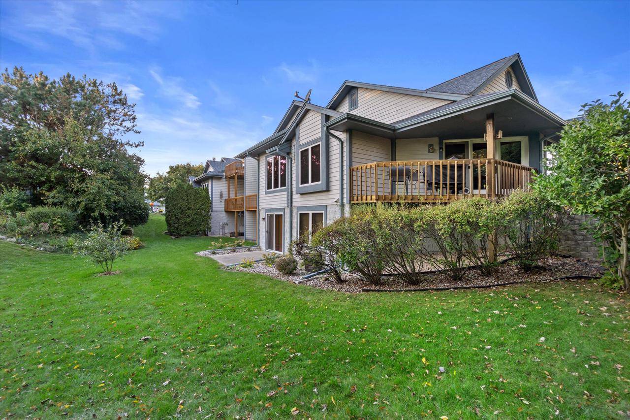 Mukwonago, WI 53149-1740,613 Bay View ROAD