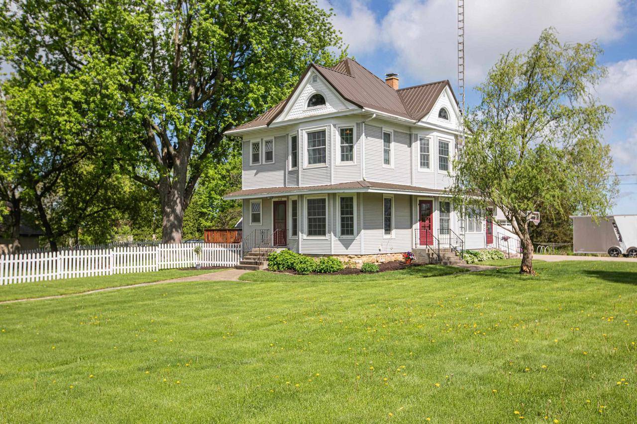 Montfort, WI 53569,208 E Mineral Street