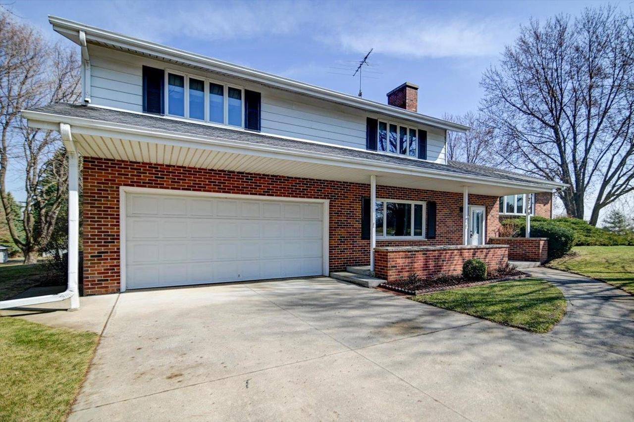 Sun Prairie, WI 53590,2748 Hilltop Drive