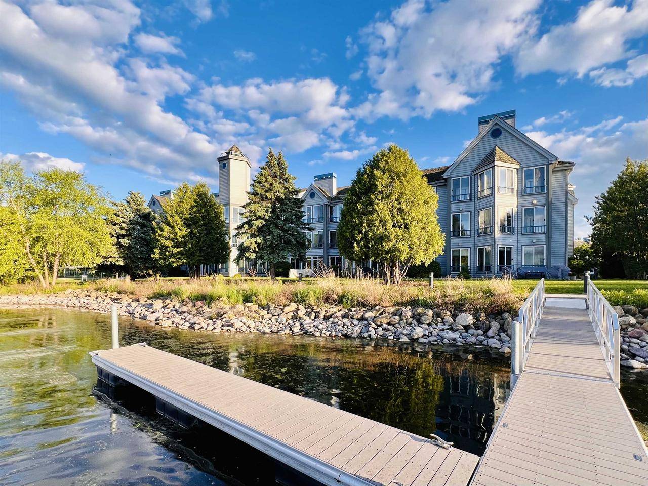 Madison, WI 53704,5375 Mariners Cove Drive #111