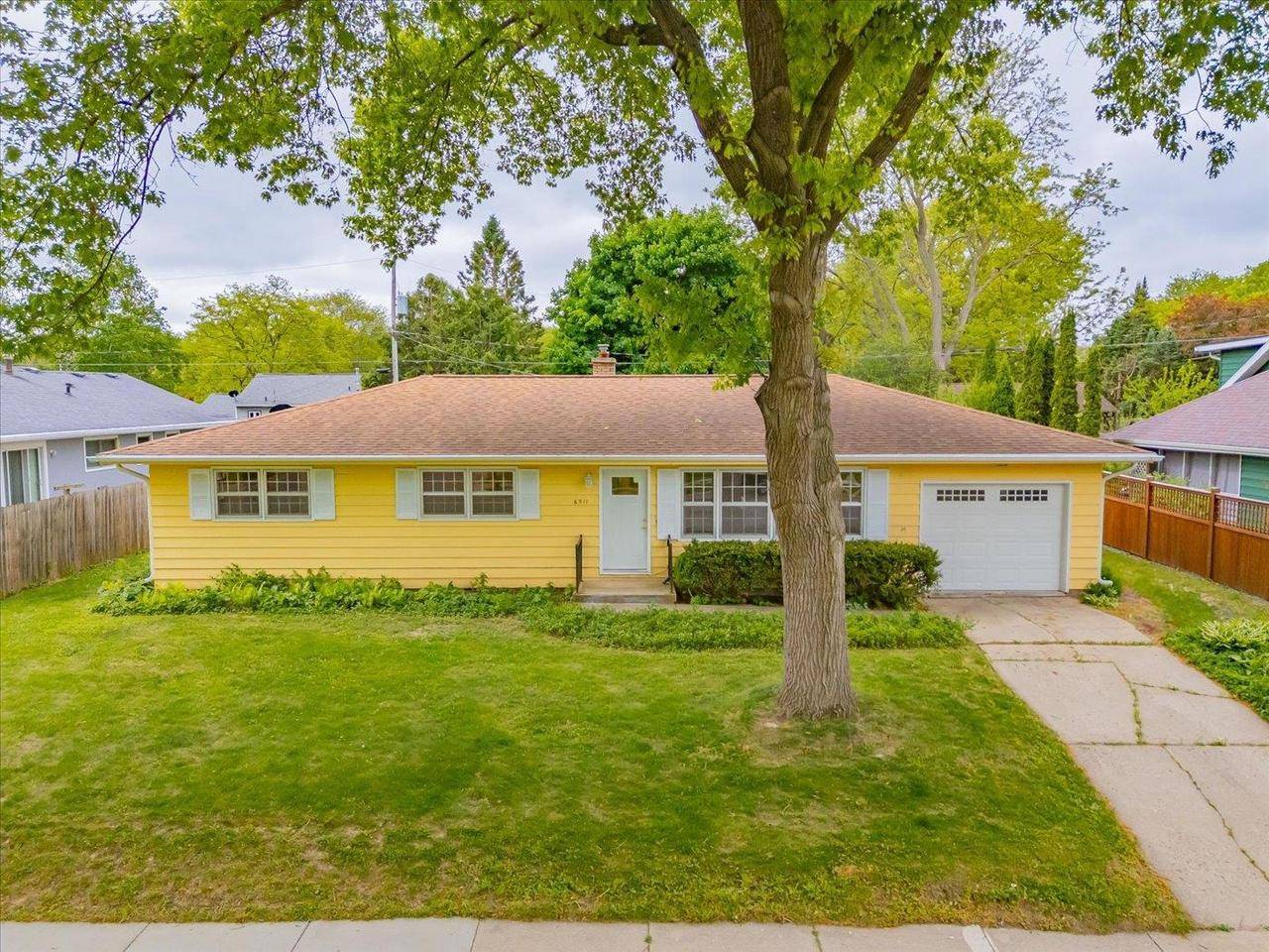 Middleton, WI 53562,6911 Prairie Drive