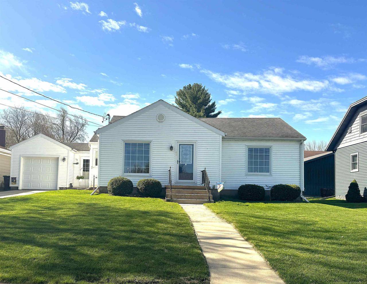 Markesan, WI 53946,140 W Manchester Street