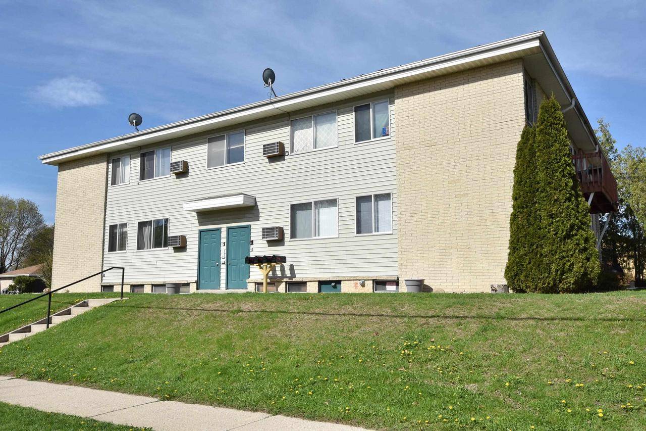 West Bend, WI 53090,1104 Green Tree Road