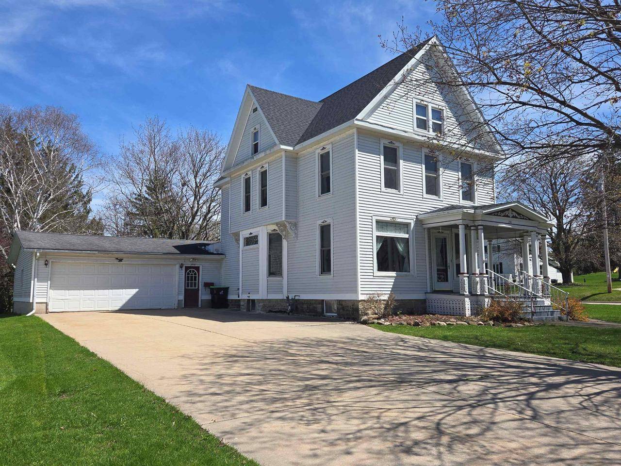 Markesan, WI 53946,290 S Bridge Street