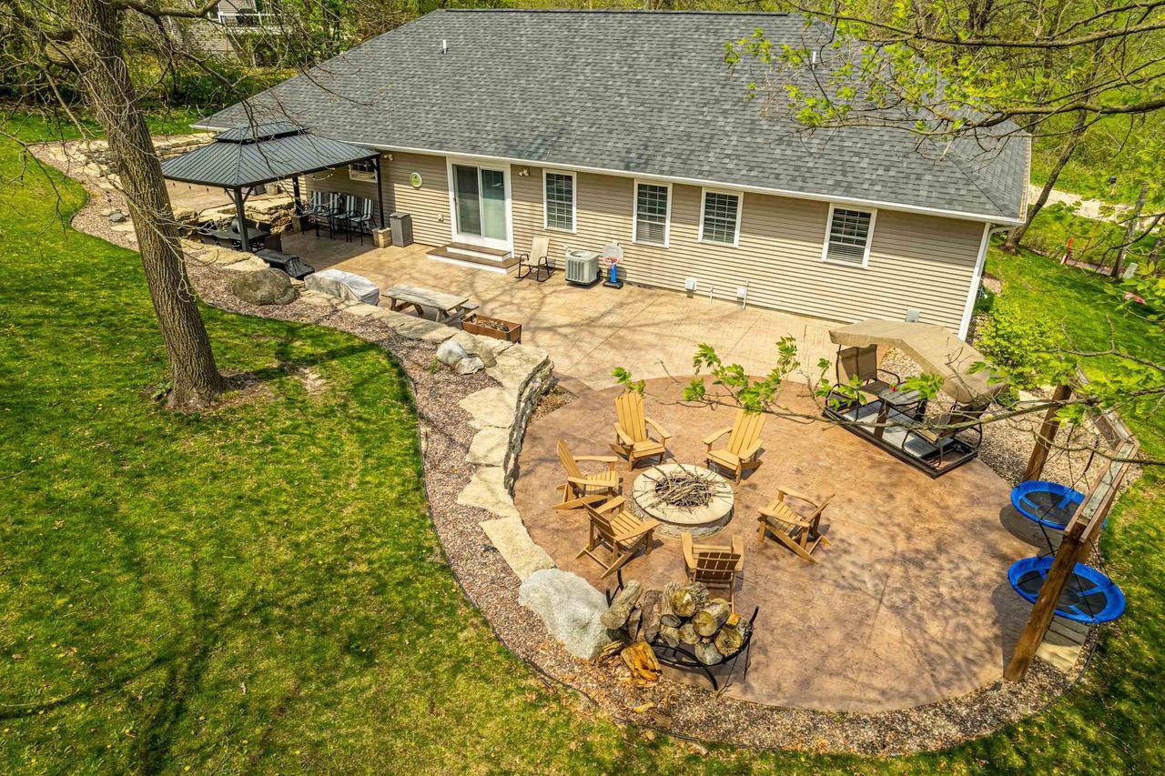 Ridgeway, WI 53582,220 Grove Street