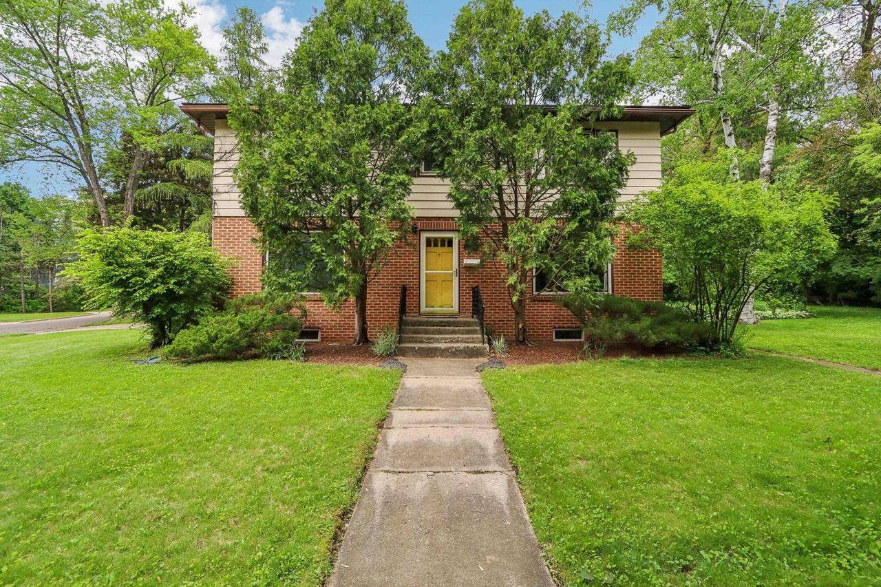 Baraboo, WI 53913,409 12th Street