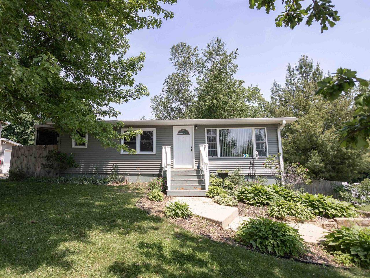 Dodgeville, WI 53533,324 W North Street