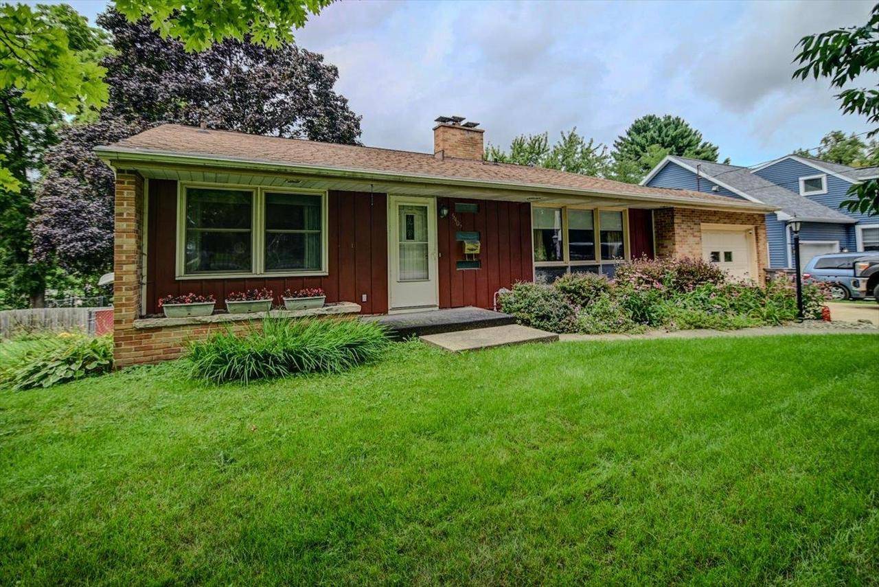 Monona, WI 53716,5405 Schluter Road