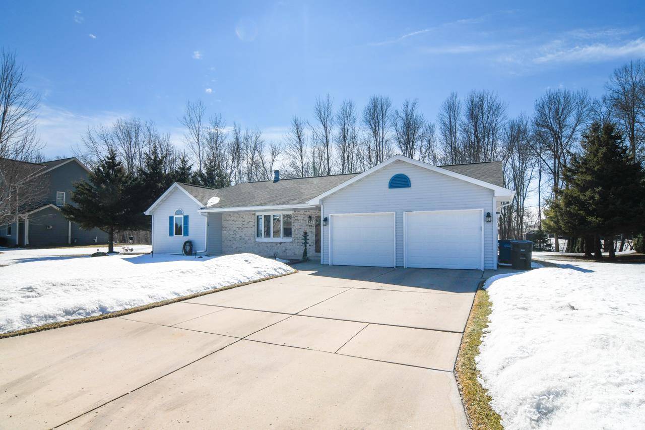 Pulaski, WI 54162,482 BLUE HERON DRIVE