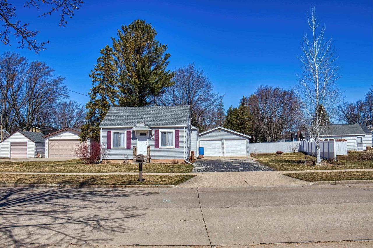 Appleton, WI 54911-4017,1504 E RANDALL AVENUE