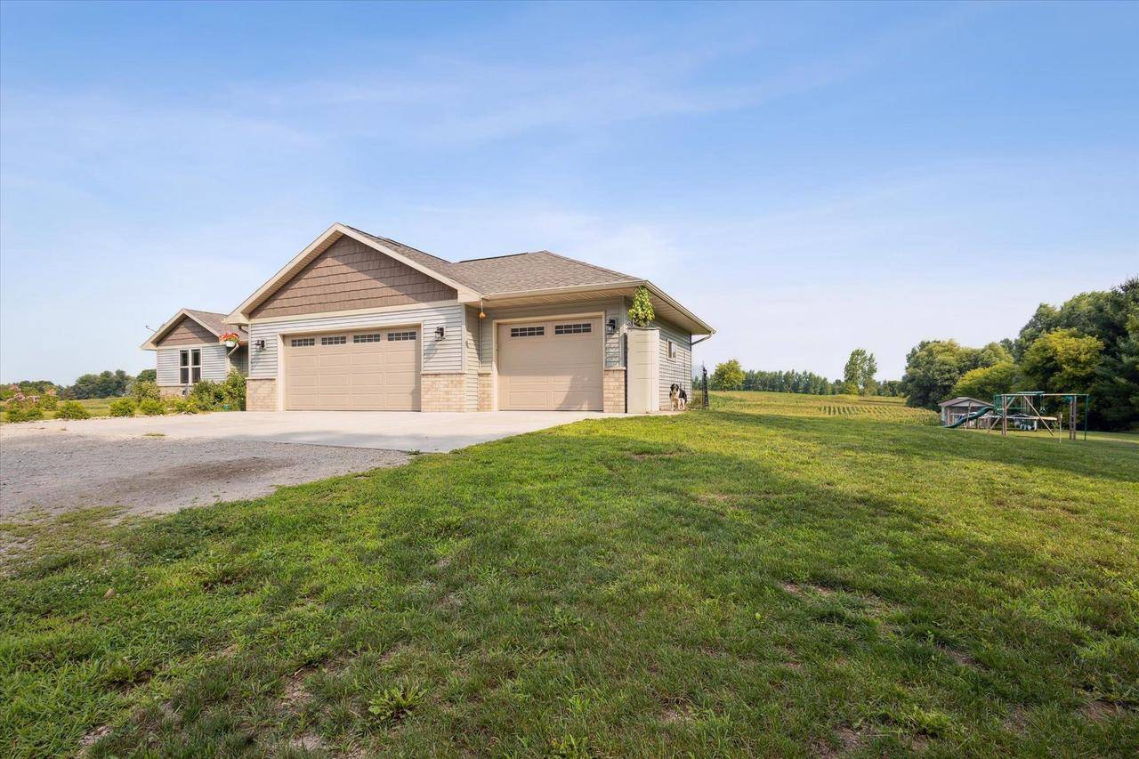 Pulaski, WI 54162-9742,3904 SANDHILL DRIVE