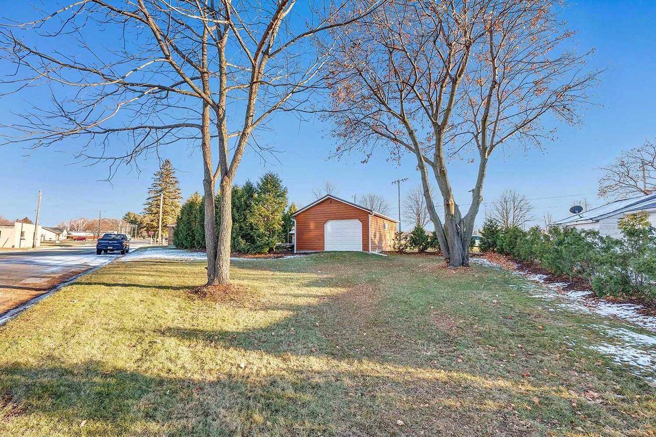 Oconto Falls, WI 54154,565 CALDWELL AVENUE