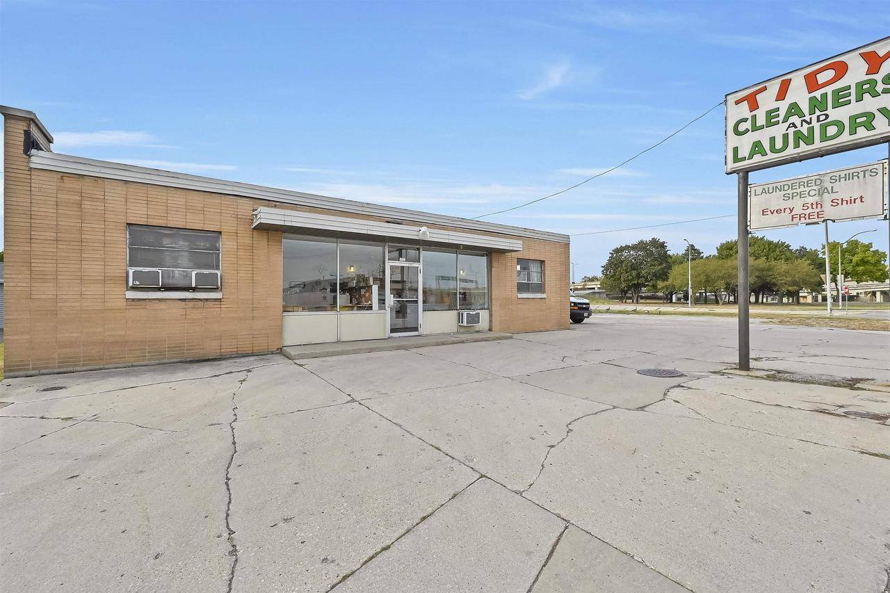 Green Bay, WI 54304,818 S BROADWAY