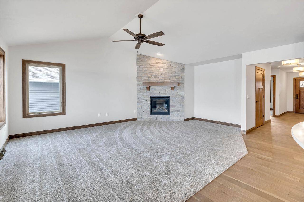 Neenah, WI 54956,1419 PRAIRIE LAKE CIRCLE