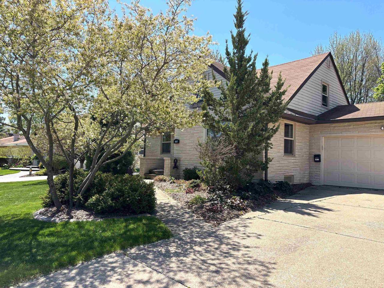 Little Chute, WI 54140-2109,1017 BUCHANAN STREET
