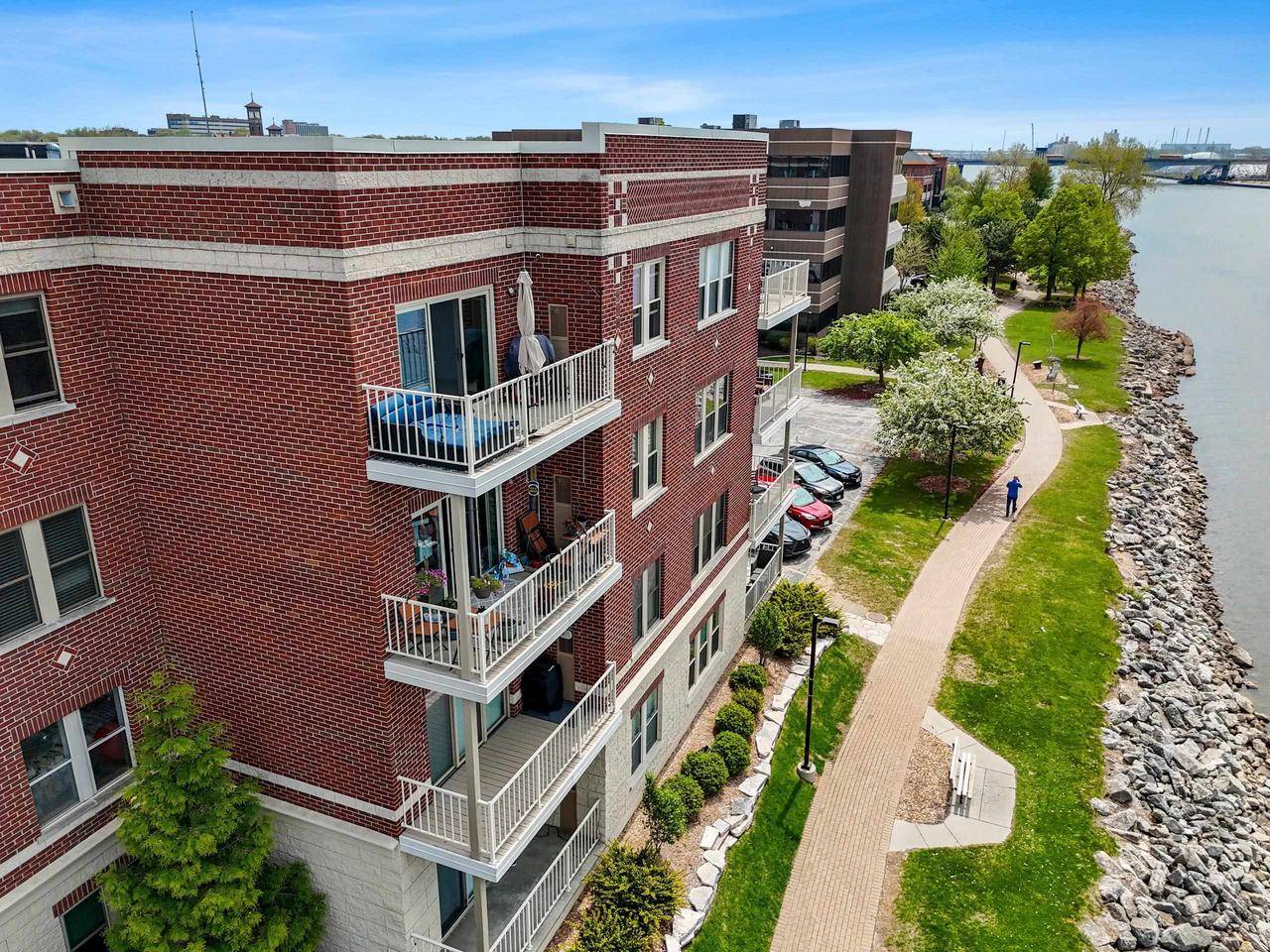 Green Bay, WI 54301,118 S WASHINGTON STREET #417B