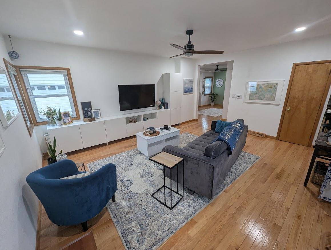 Oshkosh, WI 54902,751 W 10TH AVENUE