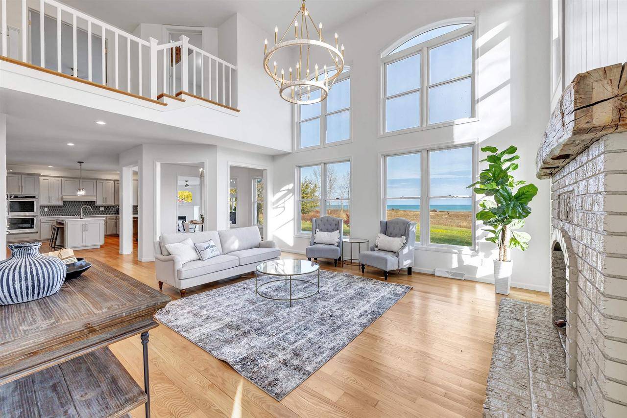 Two Rivers, WI 54241,17707 LAKESHORE ROAD