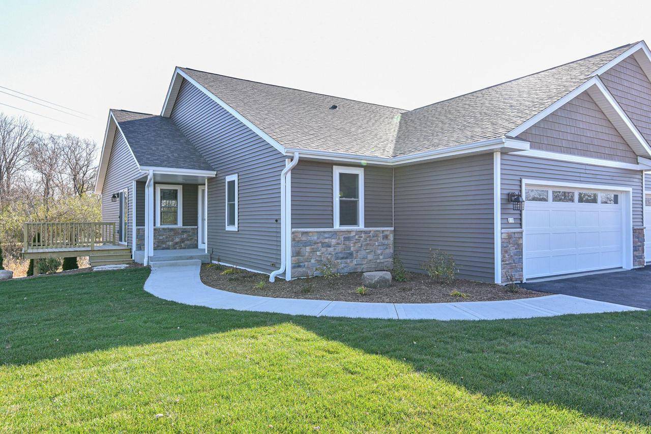 Waterford, WI 53185,321 N Trailview CIRCLE