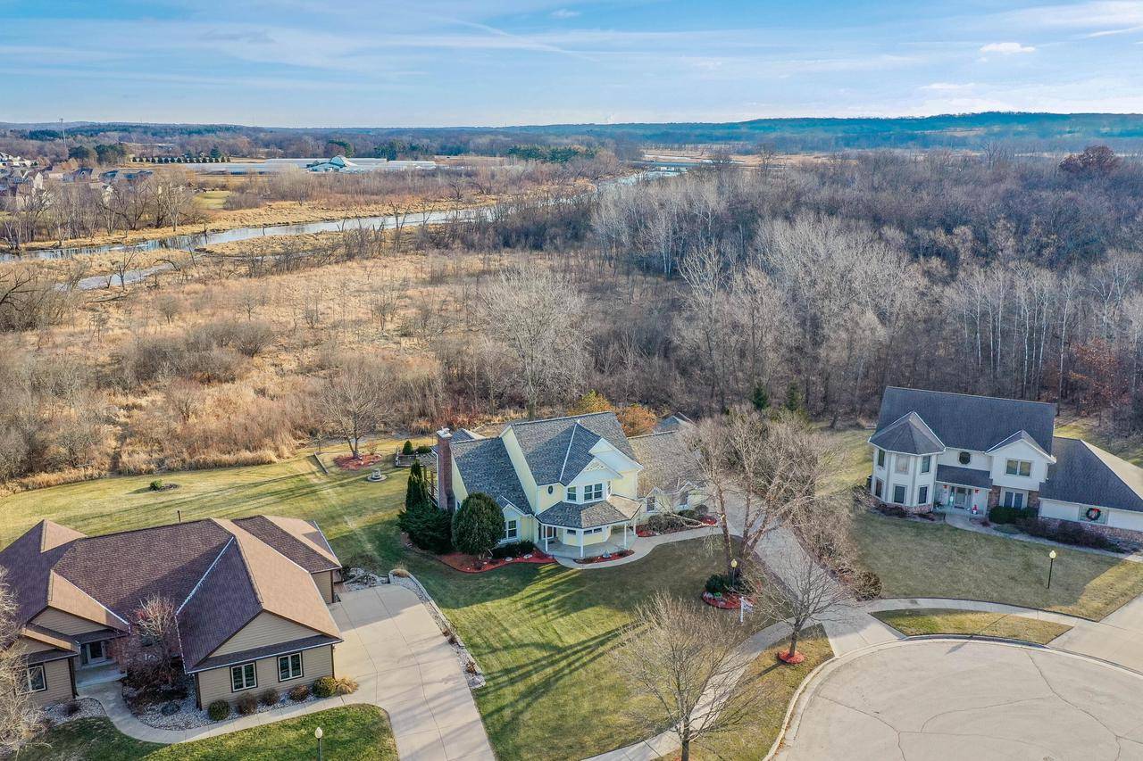 Mukwonago, WI 53149,1332 Two Rivers COURT