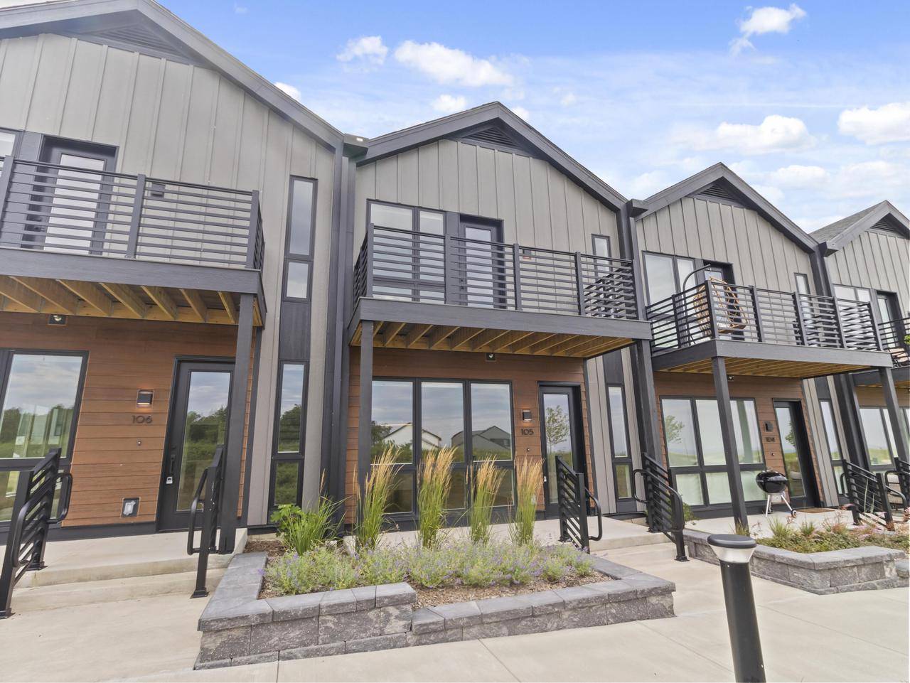 Oak Creek, WI 53154,9352 S Alder PLACE #105