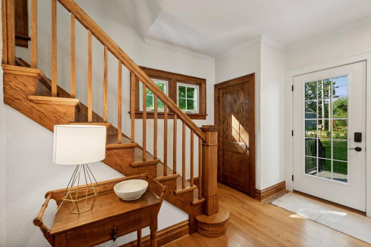 Fontana, WI 53125,815 Sauganash DRIVE