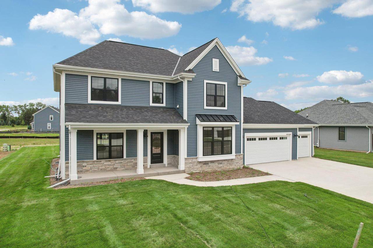 Pewaukee, WI 53072,W251N2328 Valleyview CIRCLE