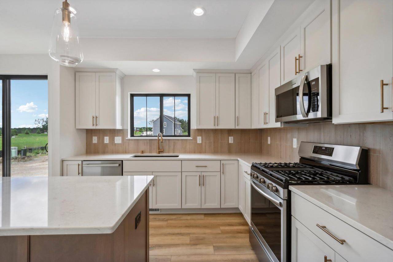 Pewaukee, WI 53072,W251N2328 Valleyview CIRCLE