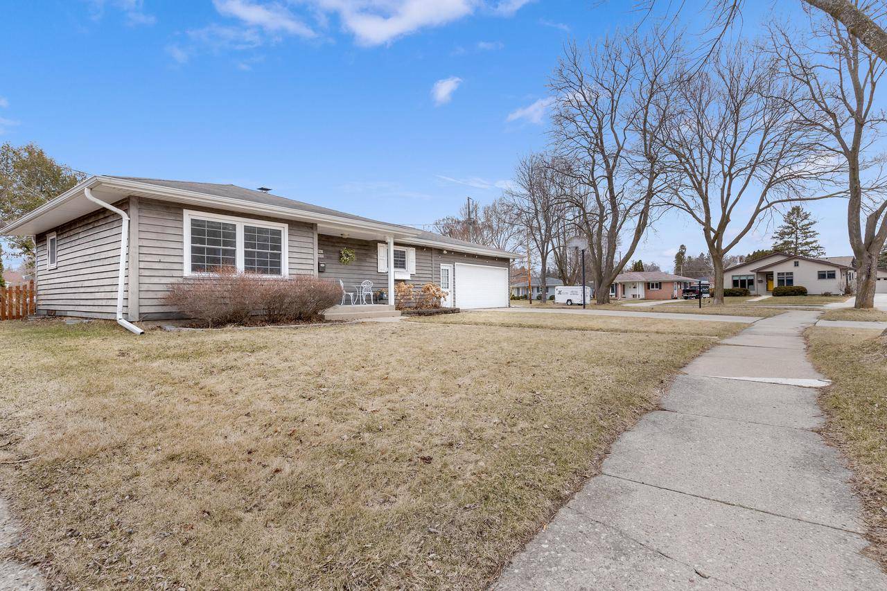 Cedarburg, WI 53012,W65N455 Westlawn AVENUE