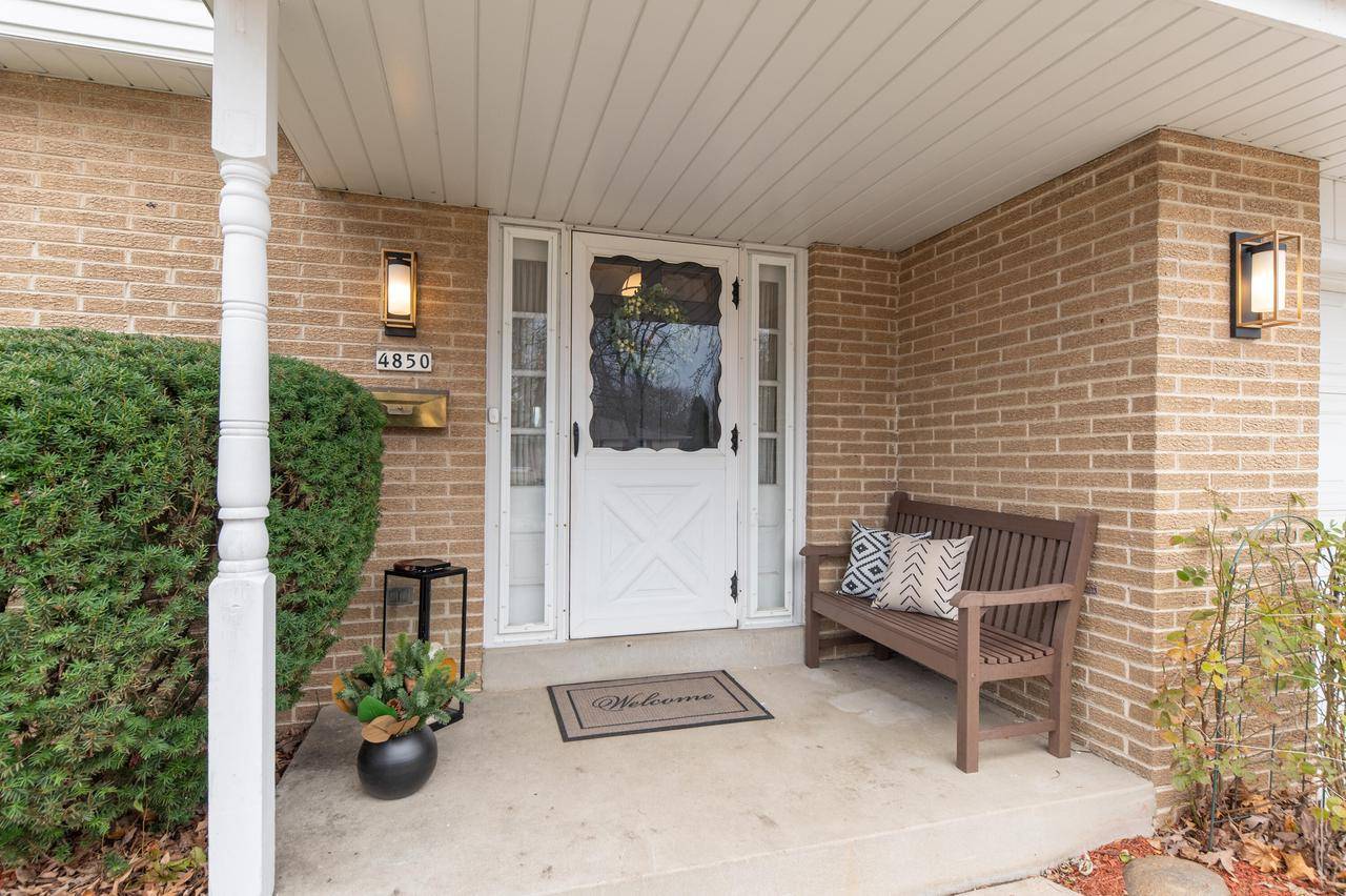 Greendale, WI 53129,4850 Stratford DRIVE