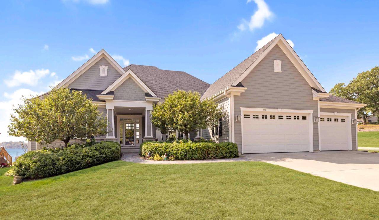Pewaukee, WI 53072,712 Kopmeier DRIVE