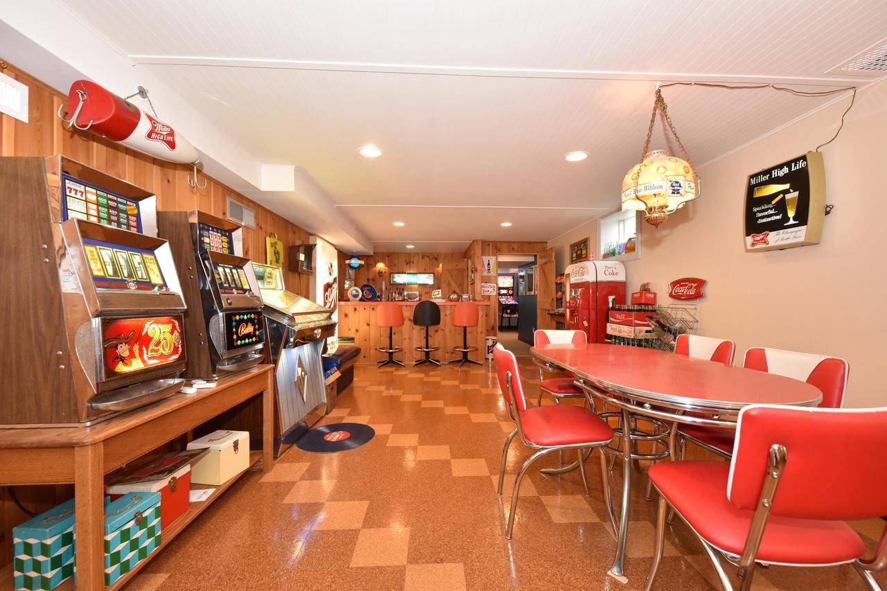 Glendale, WI 53209,2328 W Acacia ROAD