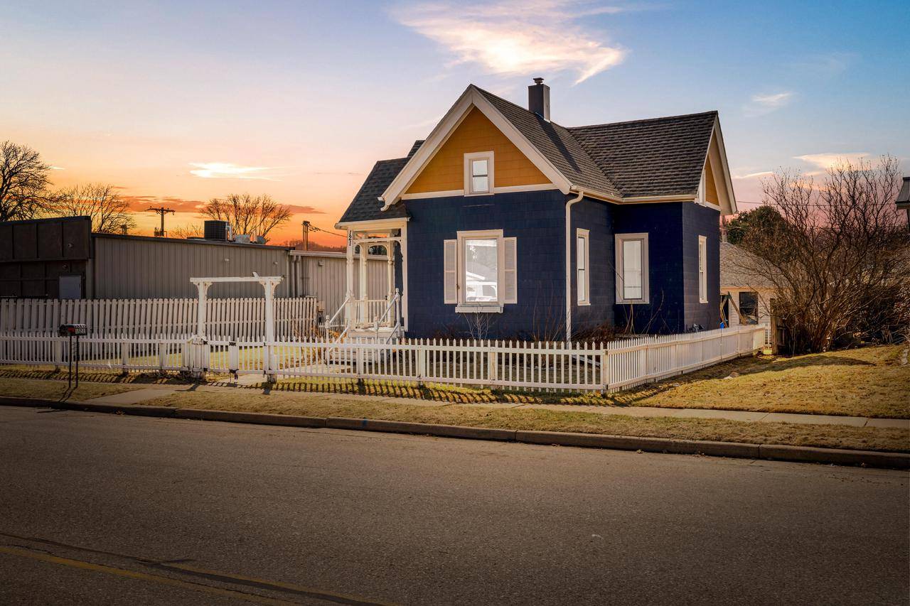 West Salem, WI 54669,121 Garland STREET W