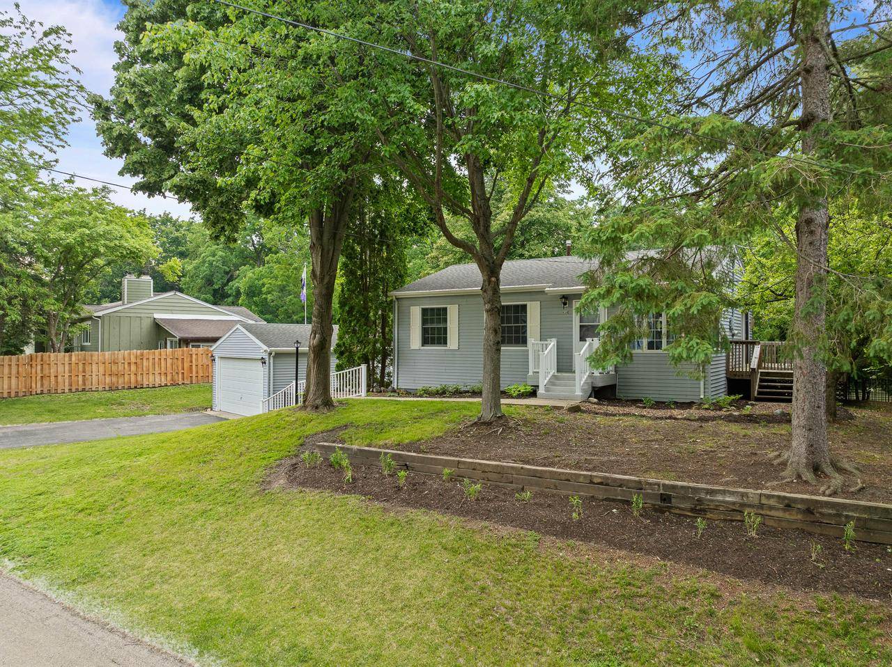 Fontana, WI 53125,438 Sylvan DRIVE