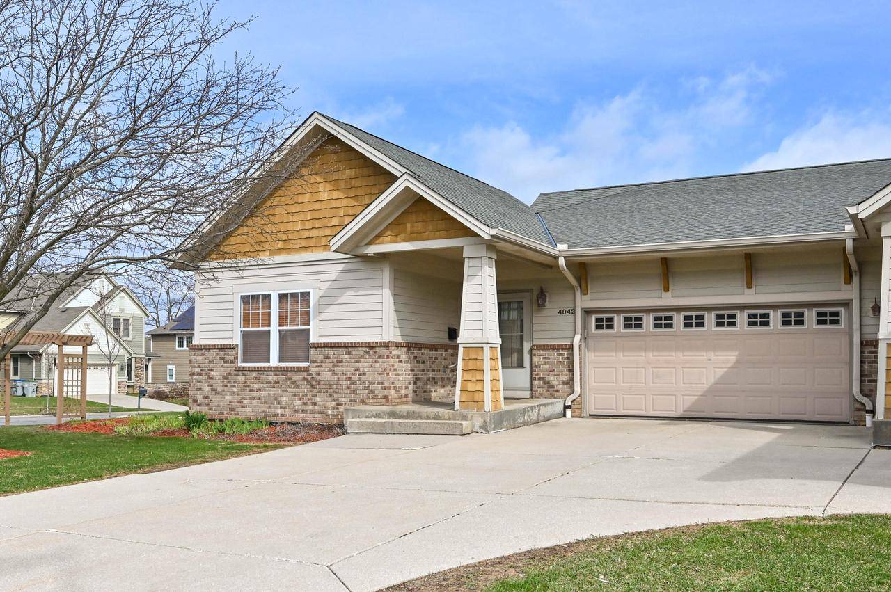 Milwaukee, WI 53221,4042 W Howard AVENUE #Unit 4042