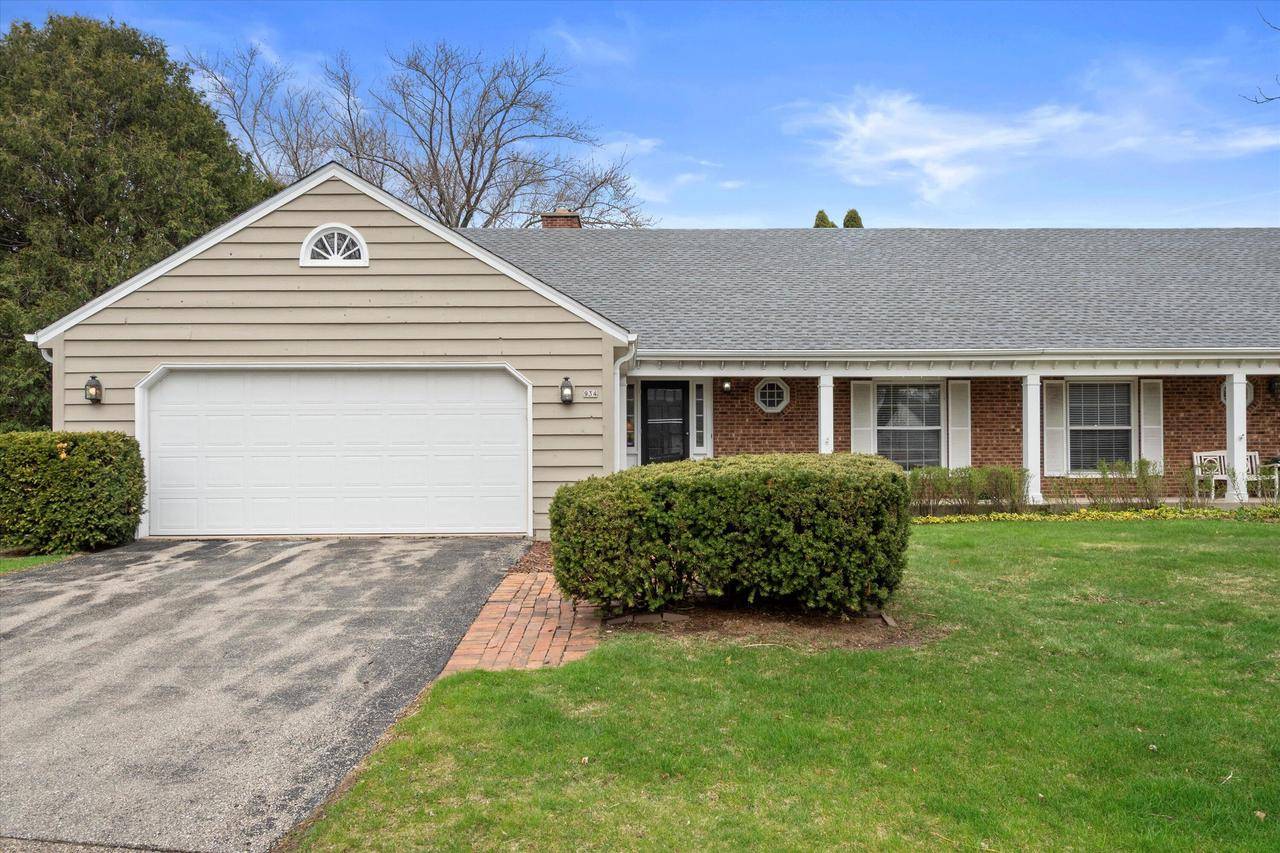 Mequon, WI 53092,934 W Shaker CIRCLE