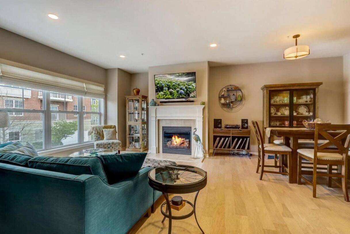 Saint Francis, WI 53235,3924 S Lake DRIVE #1143
