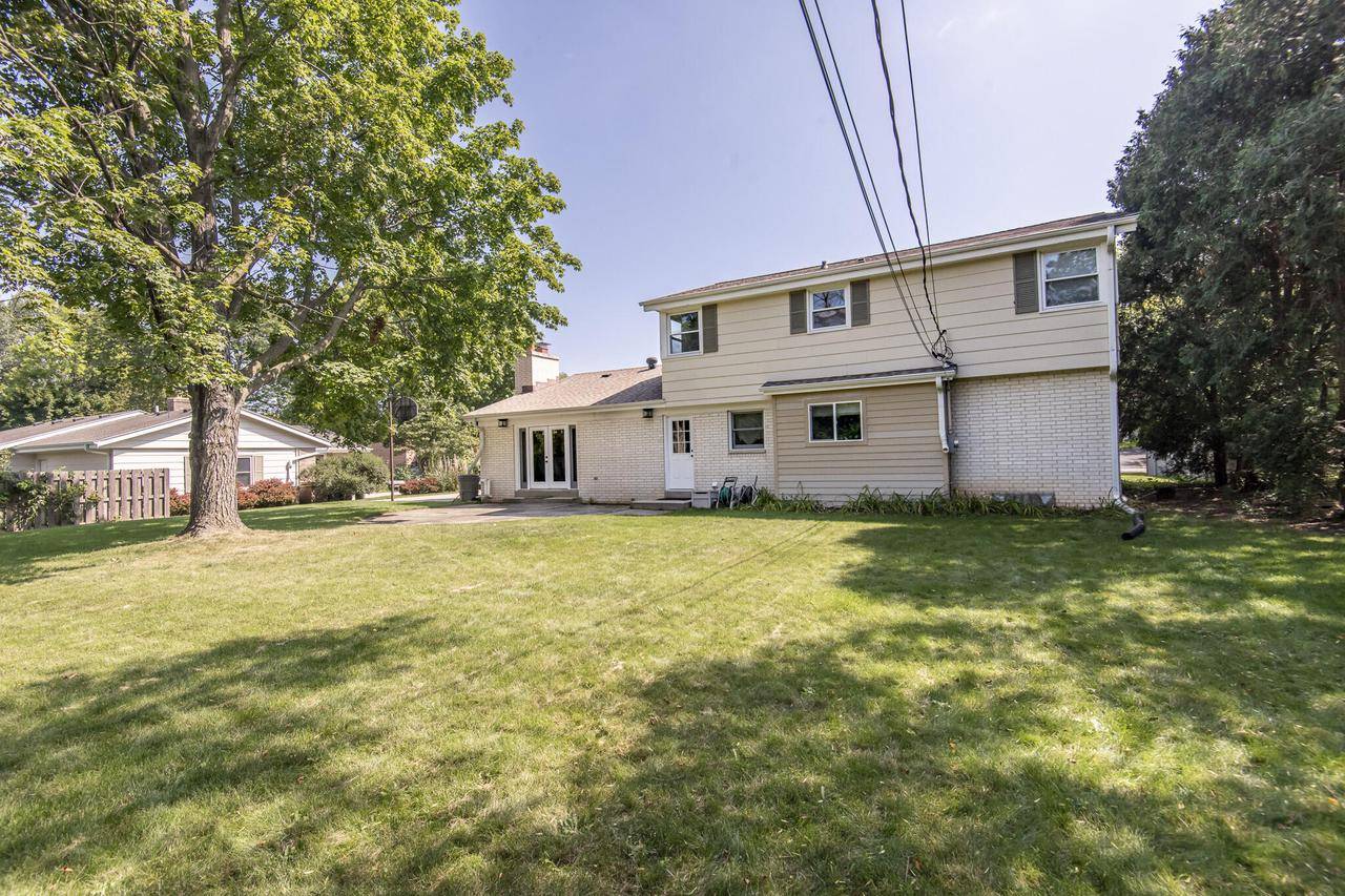 Bayside, WI 53217,8725 N Fielding ROAD