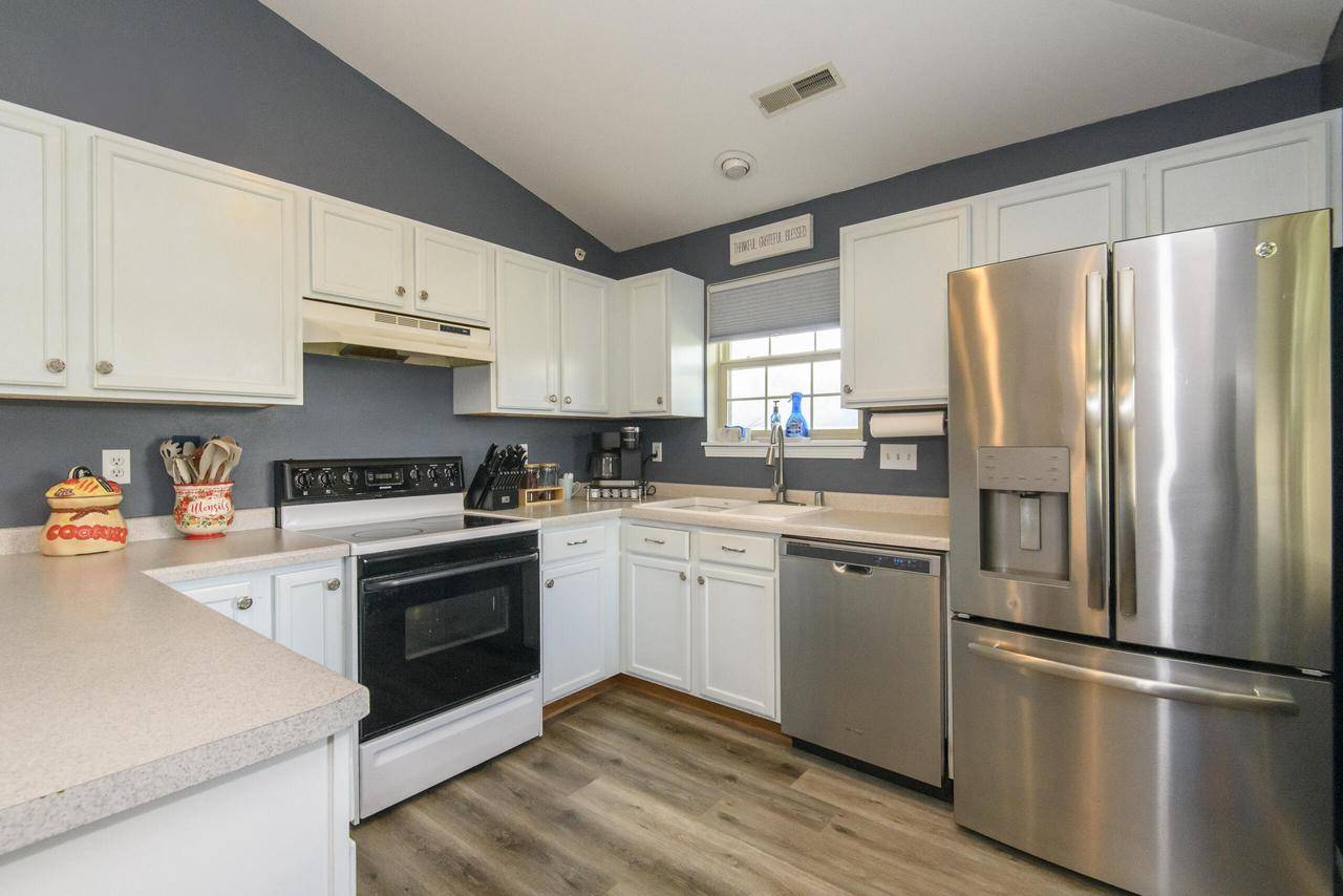 Brookfield, WI 53045,18520 Emerald CIRCLE #H
