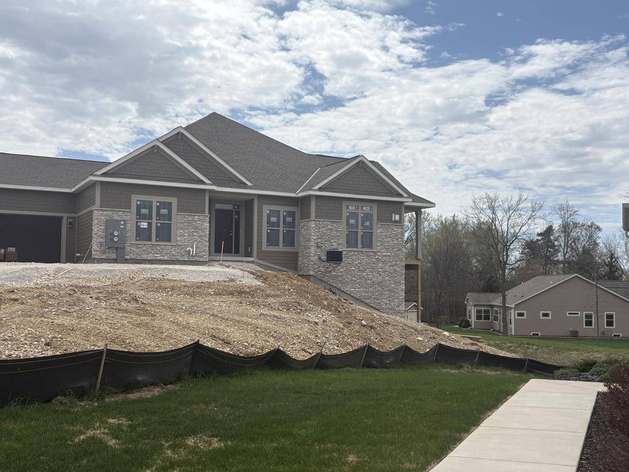 Pewaukee, WI 53072,N28W25285 Madeline BOULEVARD #-A Bldg 14 Unit 52