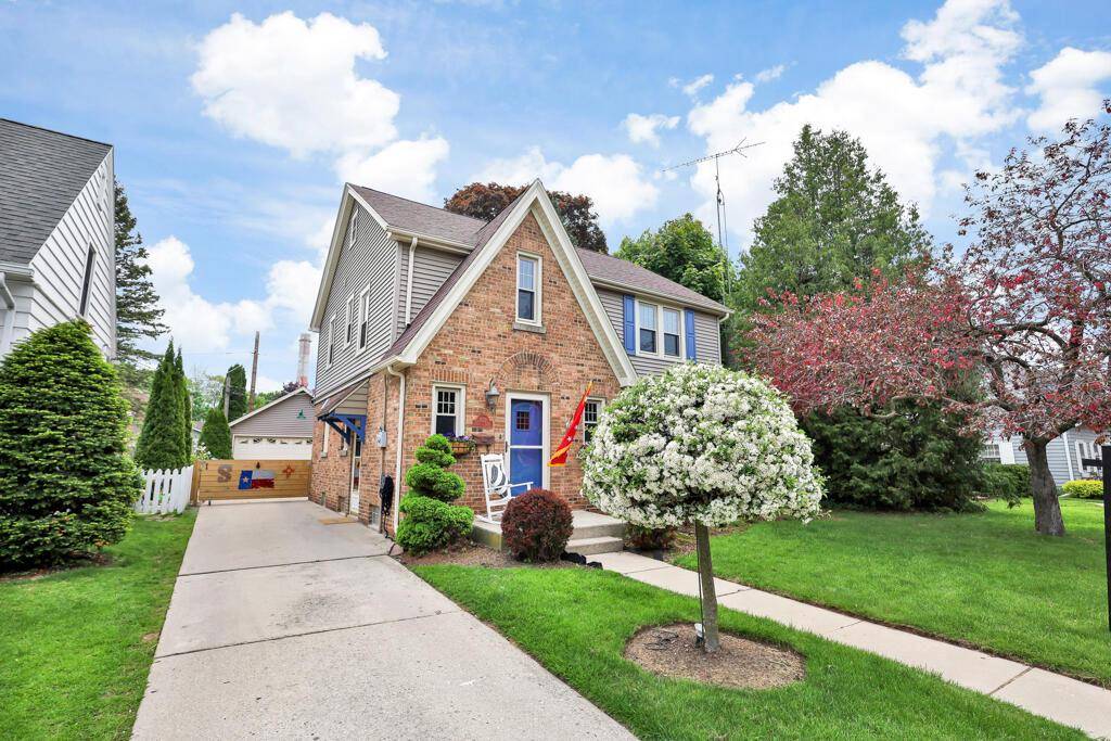 Manitowoc, WI 54220,1517 Torrison DRIVE