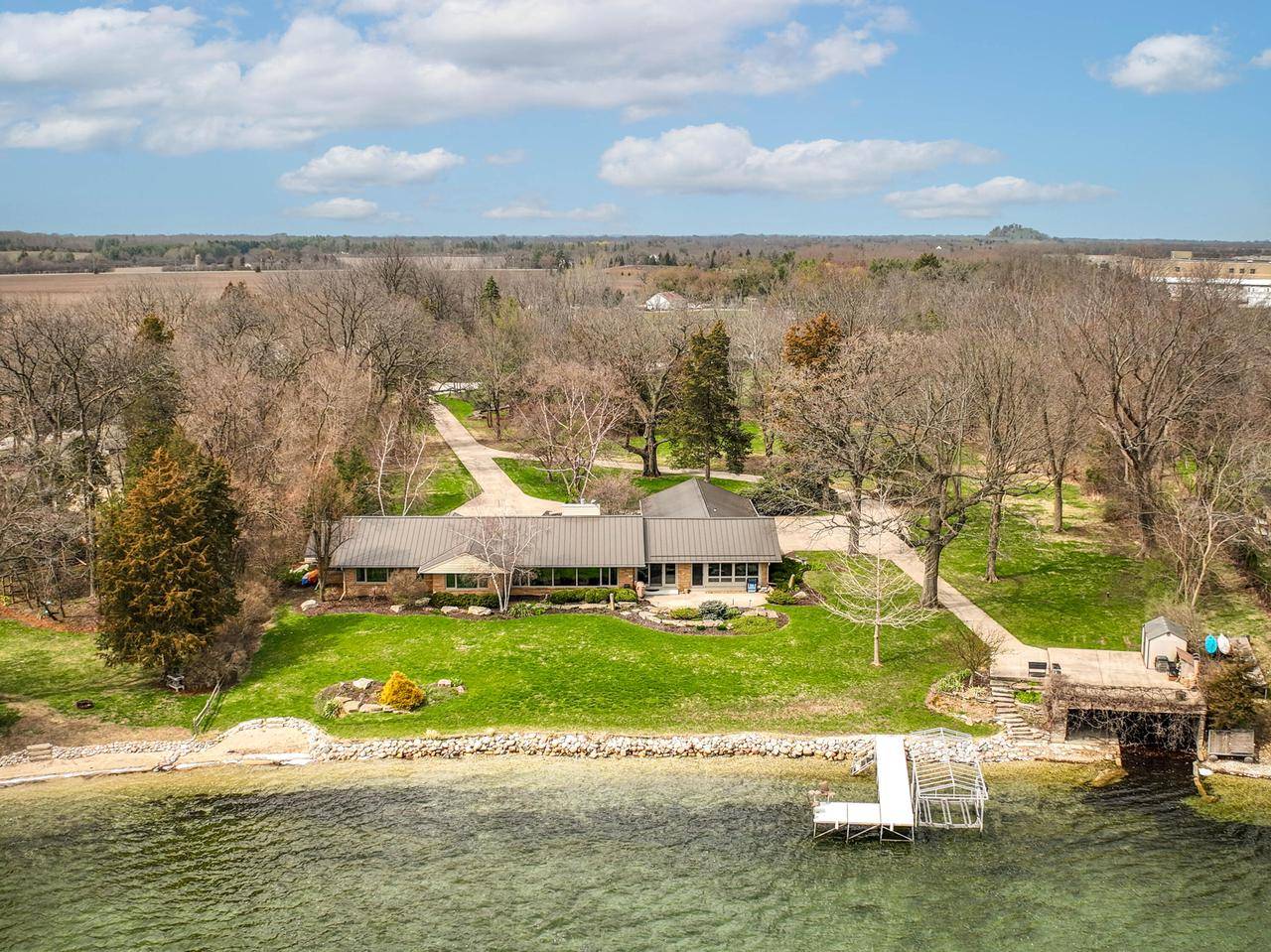 Oconomowoc, WI 53066,1620 N Dousman ROAD