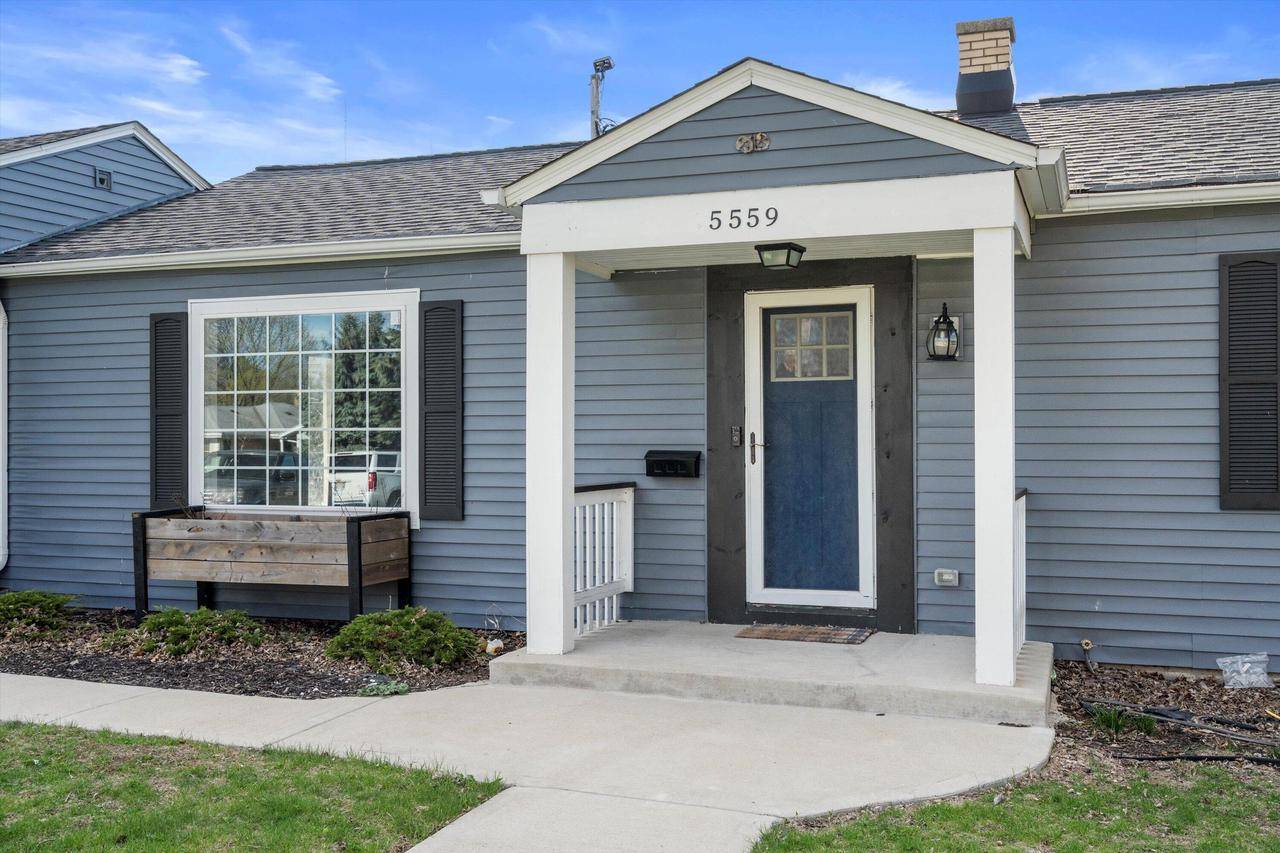 Glendale, WI 53217,5559 N Iroquois AVENUE