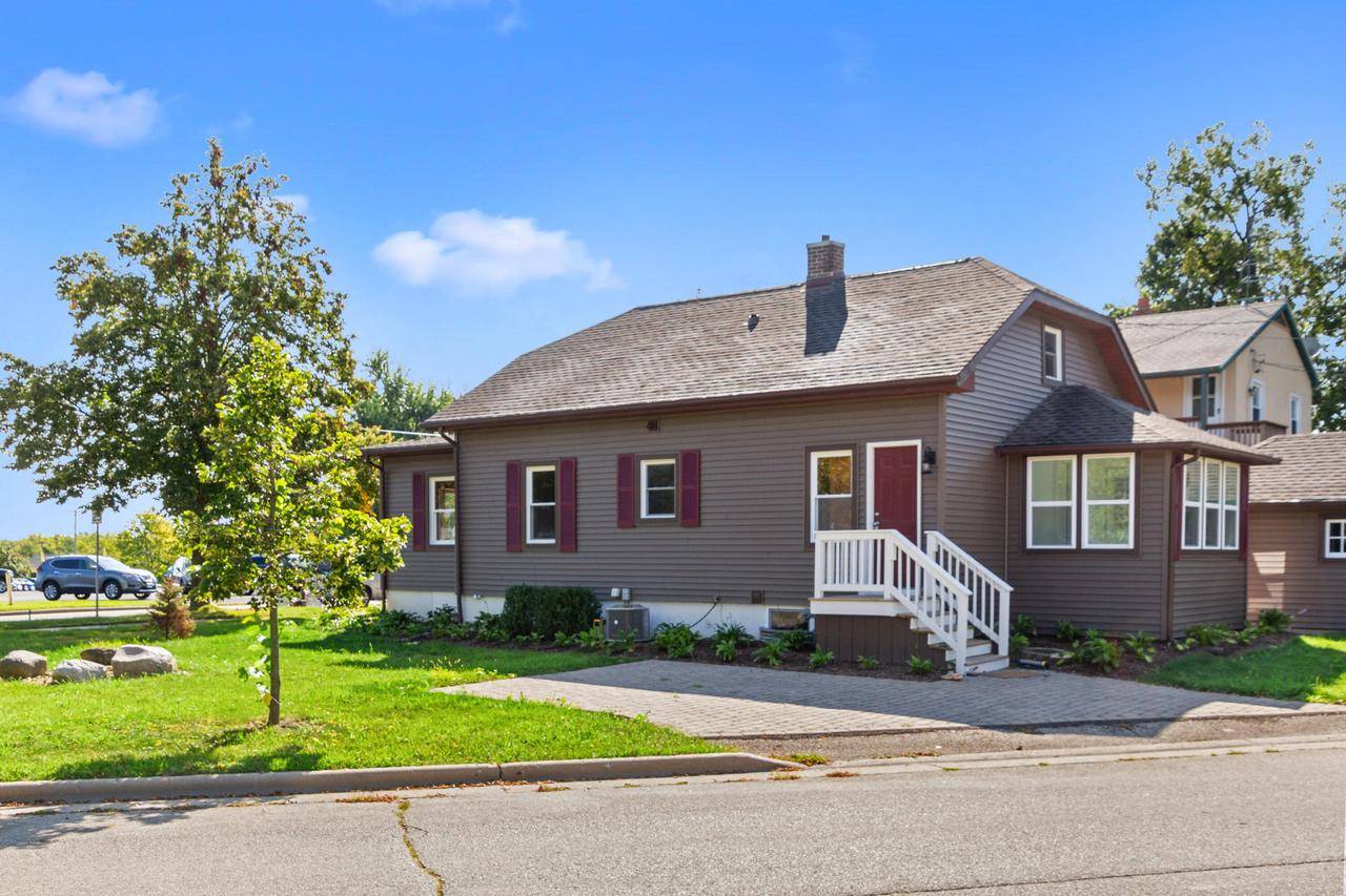 Lake Geneva, WI 53147,752 Wells STREET