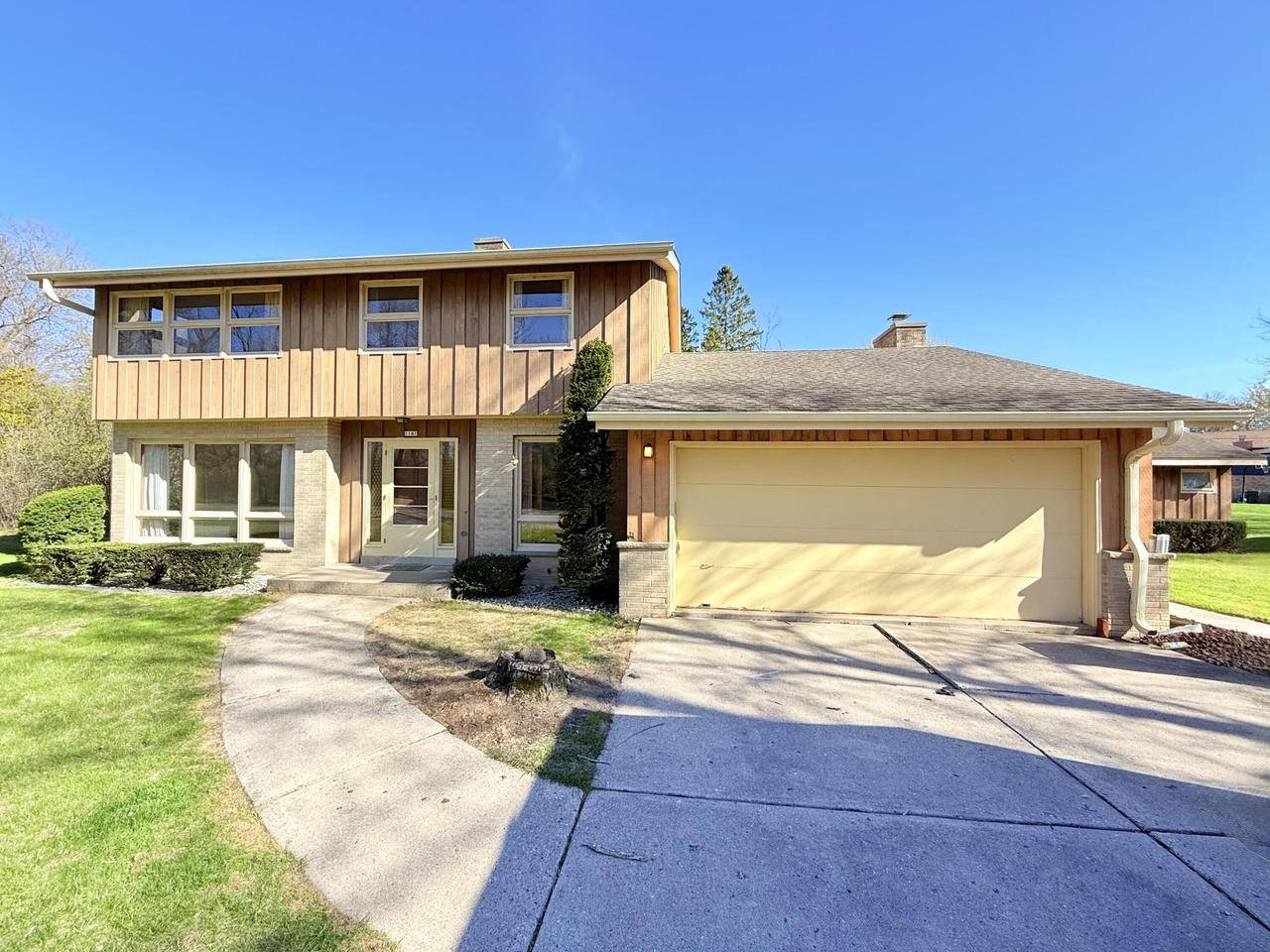 Glendale, WI 53217,1141 W Acacia ROAD