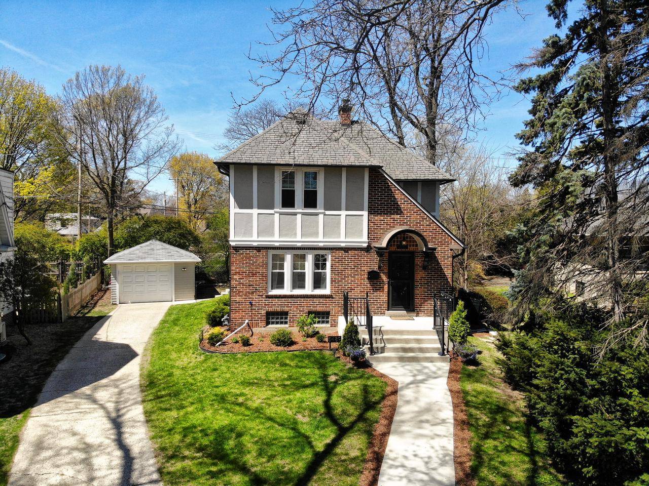 Whitefish Bay, WI 53217,5489 N Danbury ROAD