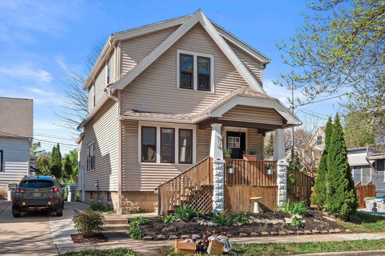 Milwaukee, WI 53212,910 E Hadley STREET