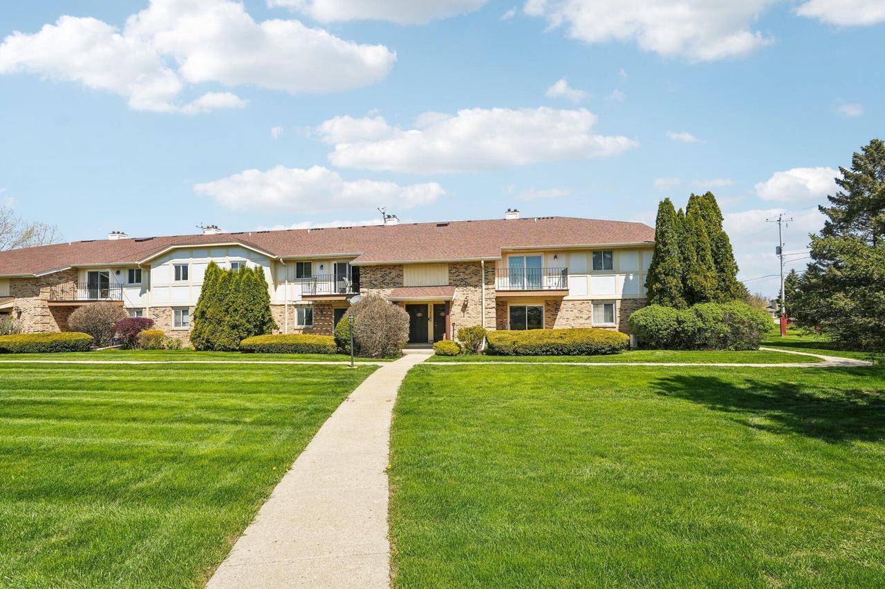 Oak Creek, WI 53154,3545 E Oakshire DRIVE #F
