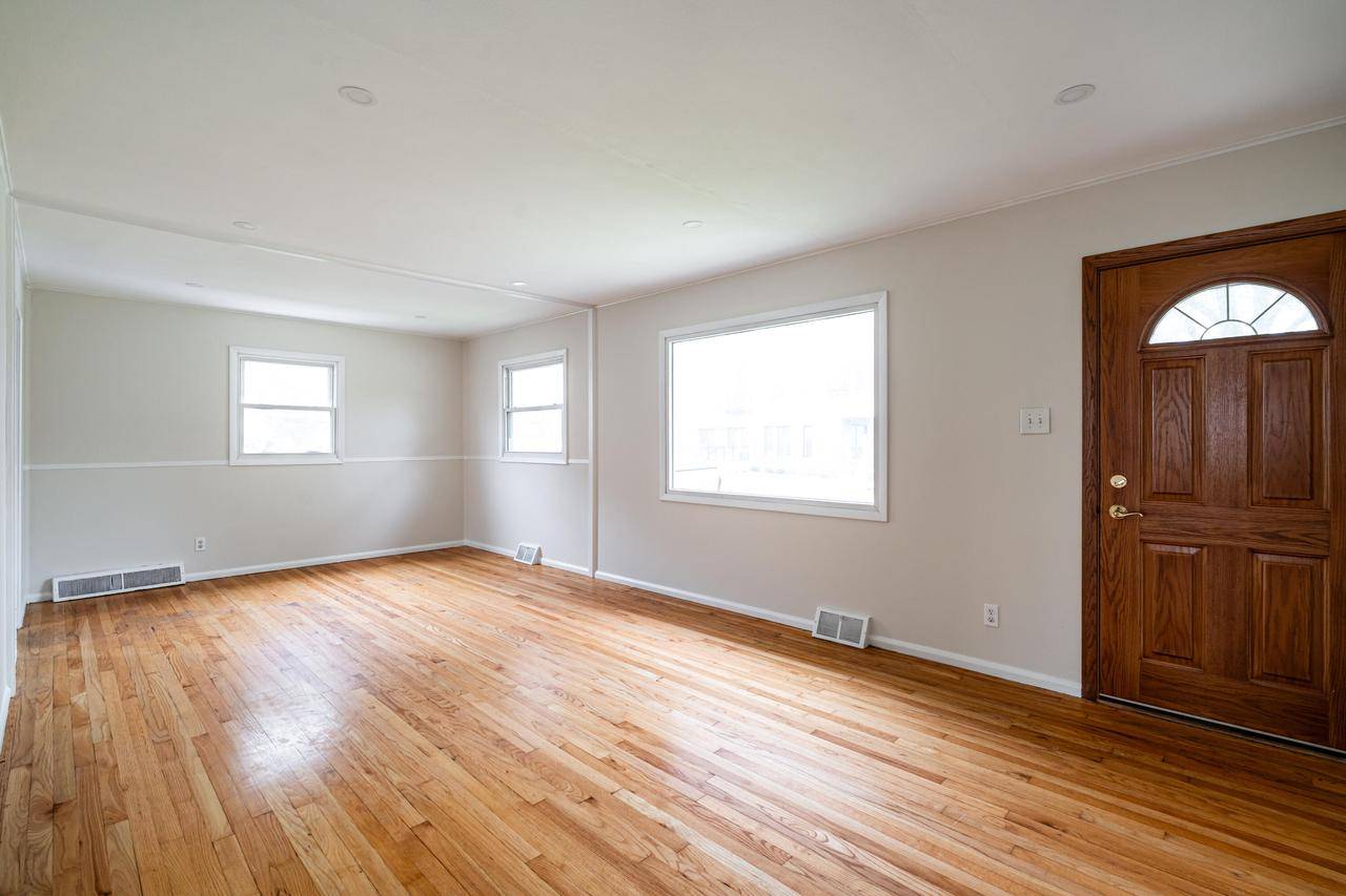 Whitefish Bay, WI 53217,5934 N Lydell AVENUE