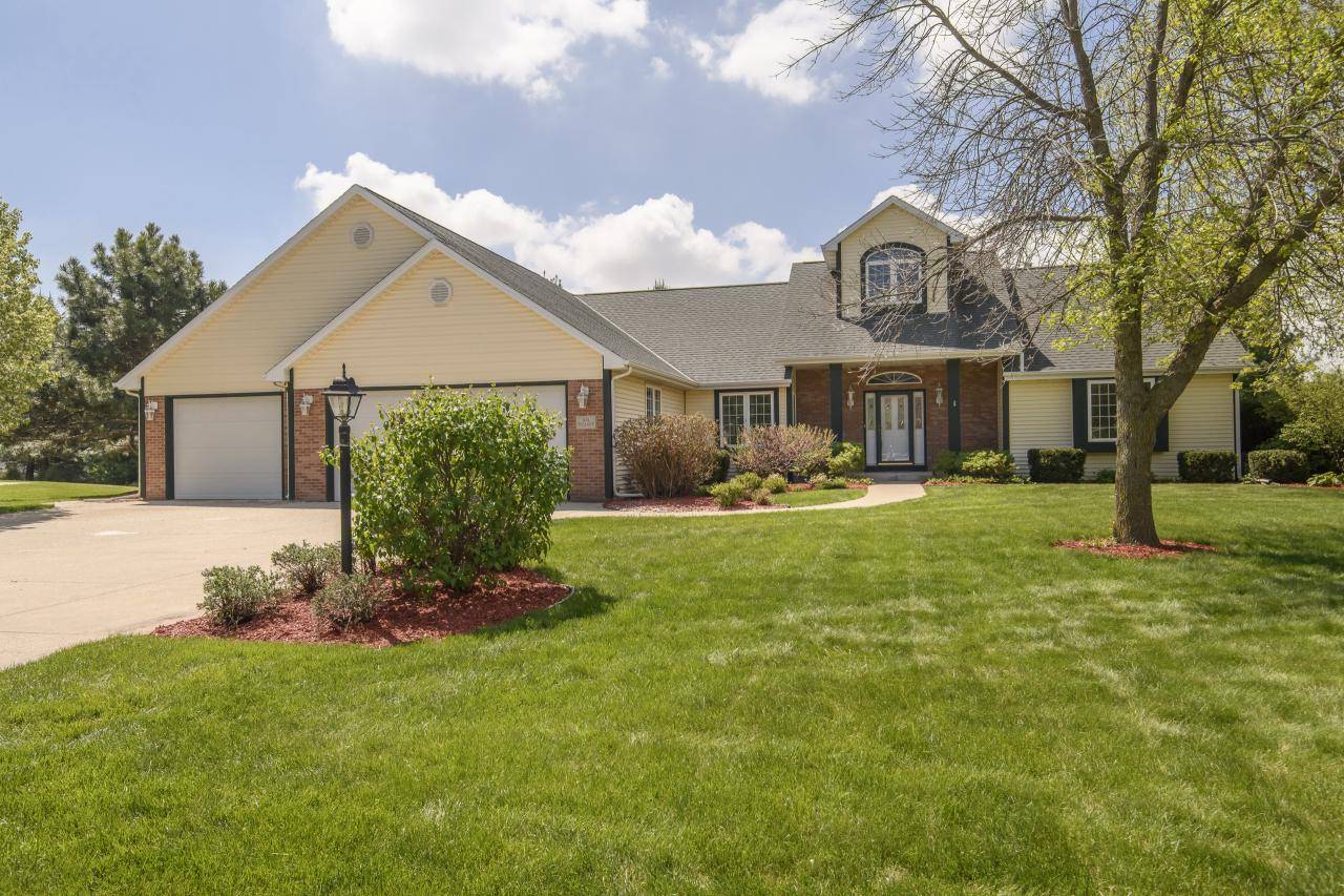 Sussex, WI 53089,N74W24429 Red Tail COURT